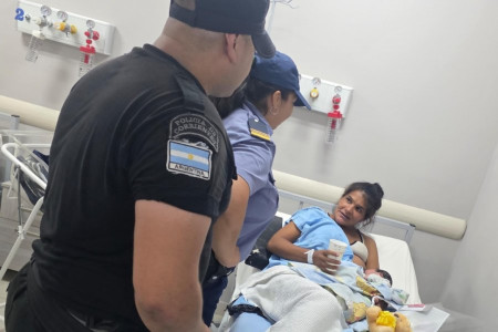 Policías de Corrientes ayudaron a una mamá a dar a luz a su bebé